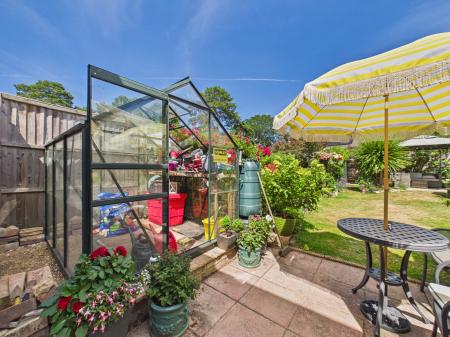 2 bedroom Semi-detached house for sale in Huntsmoor Road, Tadley, RG26