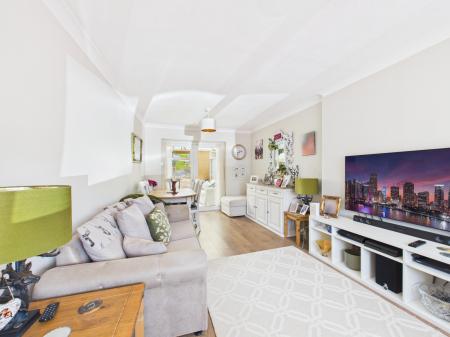 2 bedroom Semi-detached house for sale in Huntsmoor Road, Tadley, RG26