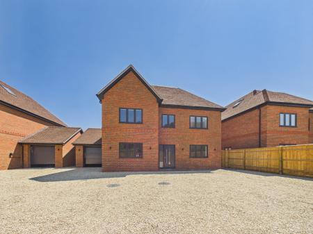 4 bedroom Detached house to let in Aldermaston Road, Pamber Green, Tadley, RG26
