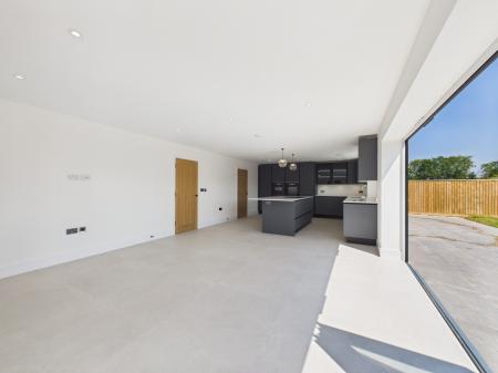 4 bedroom Detached house to let in Aldermaston Road, Pamber Green, Tadley, RG26