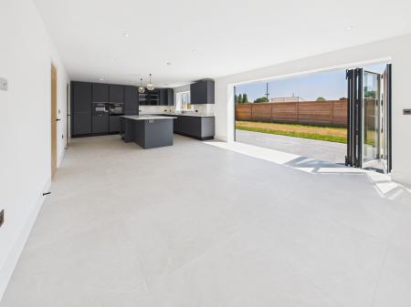 4 bedroom Detached house to let in Aldermaston Road, Pamber Green, Tadley, RG26