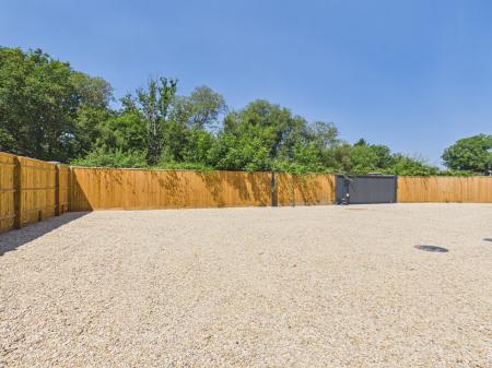 4 bedroom Detached house to let in Aldermaston Road, Pamber Green, Tadley, RG26