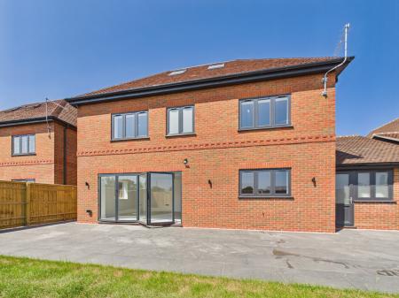 4 bedroom Detached house to let in Aldermaston Road, Pamber Green, Tadley, RG26