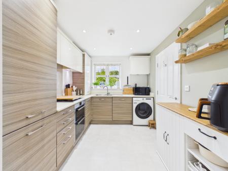 2 bedroom Semi-detached house for sale in Stanley Close, Baughurst, RG26