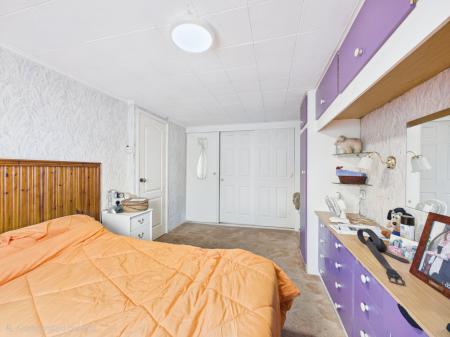 2 bedroom Park home for sale in Laburnum Rise, Crookham Common, RG19