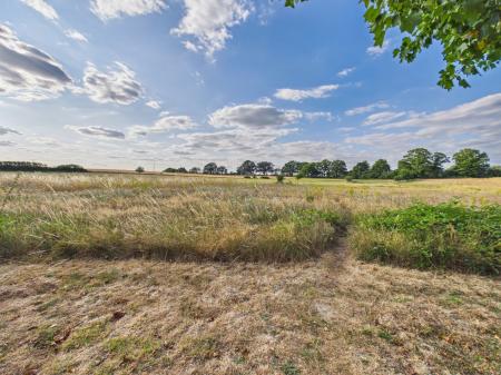 4 bedroom Semi-detached house for sale in Chilcroft Villas, Tadley, RG26