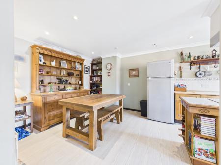 4 bedroom Semi-detached house for sale in Chilcroft Villas, Tadley, RG26