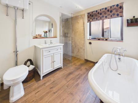 4 bedroom Semi-detached house for sale in Chilcroft Villas, Tadley, RG26