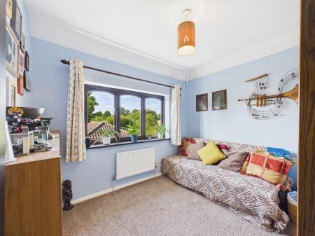 4 bedroom Semi-detached house for sale in Chilcroft Villas, Tadley, RG26