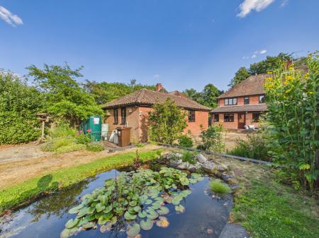 4 bedroom Semi-detached house for sale in Chilcroft Villas, Tadley, RG26