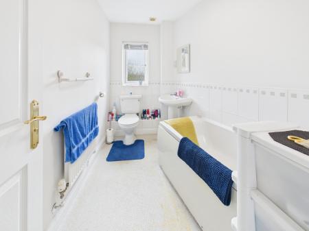 2 bedroom Terraced House for sale in Kestrels Mead, Tadley, RG26