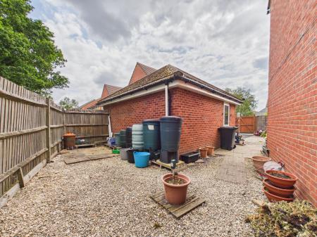 2 bedroom Terraced House for sale in Kestrels Mead, Tadley, RG26