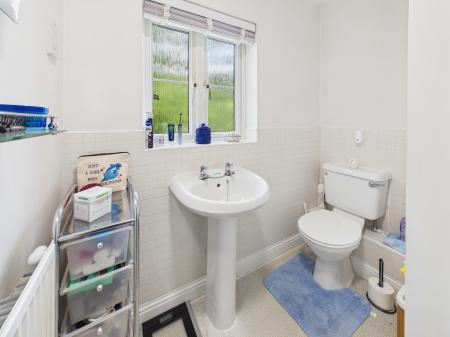 2 bedroom Terraced House for sale in Kestrels Mead, Tadley, RG26