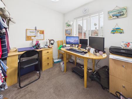 2 bedroom Terraced House for sale in Kestrels Mead, Tadley, RG26