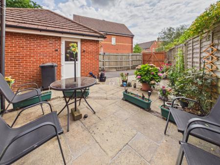2 bedroom Terraced House for sale in Kestrels Mead, Tadley, RG26