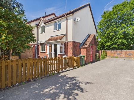 1 bedroom Cluster house for sale in Finch Close, Tadley, RG26