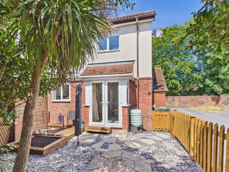 1 bedroom Cluster house for sale in Finch Close, Tadley, RG26