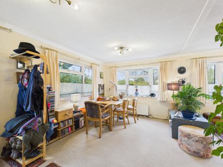 2 bedroom Park home for sale in Ravenswing Park, Tadley, RG7
