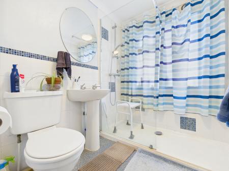 2 bedroom Park home for sale in Ravenswing Park, Tadley, RG7