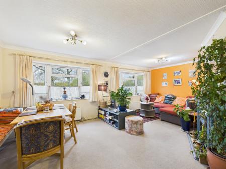 2 bedroom Park home for sale in Ravenswing Park, Tadley, RG7