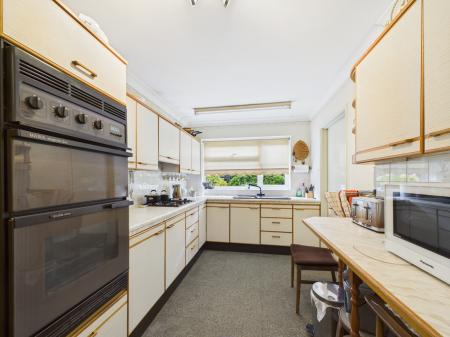 4 bedroom Detached house for sale in Heathlands, Baughurst, RG26