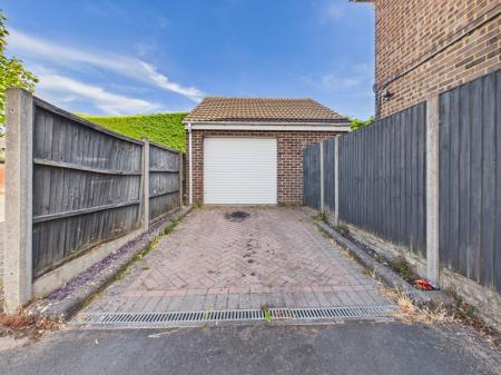 3 bedroom End of terrace house for sale in Handel Close, Basingstoke, RG22
