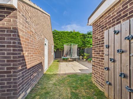 3 bedroom End of terrace house for sale in Handel Close, Basingstoke, RG22