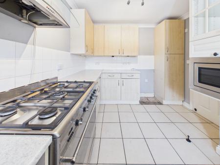 3 bedroom Terraced House to let in Anderson Gardens, Tadley, RG26