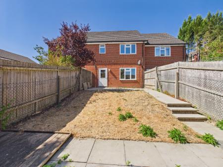 3 bedroom Terraced House to let in Anderson Gardens, Tadley, RG26