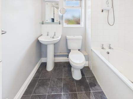 3 bedroom Terraced House to let in Anderson Gardens, Tadley, RG26
