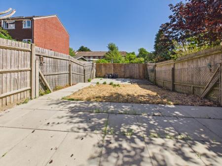 3 bedroom Terraced House to let in Anderson Gardens, Tadley, RG26