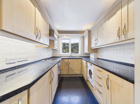 2 bedroom Flat for sale in Heath End Road, Baughurst, RG26