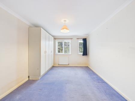 2 bedroom Flat for sale in Heath End Road, Baughurst, RG26