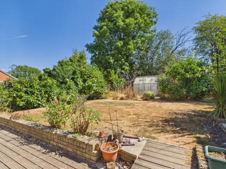 2 bedroom Detached bungalow for sale in Vine Tree Close, Tadley, RG26