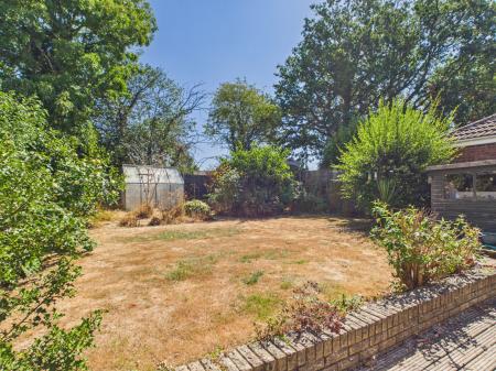 2 bedroom Detached bungalow for sale in Vine Tree Close, Tadley, RG26