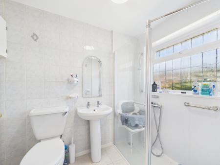 2 bedroom Detached bungalow for sale in Vine Tree Close, Tadley, RG26