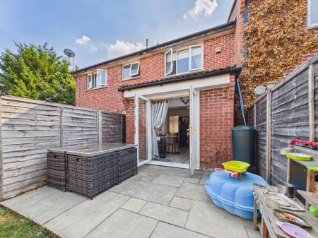 2 bedroom Town house for sale in Stratfield Avenue, Tadley, RG26