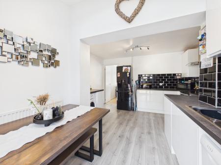 2 bedroom Town house for sale in Stratfield Avenue, Tadley, RG26