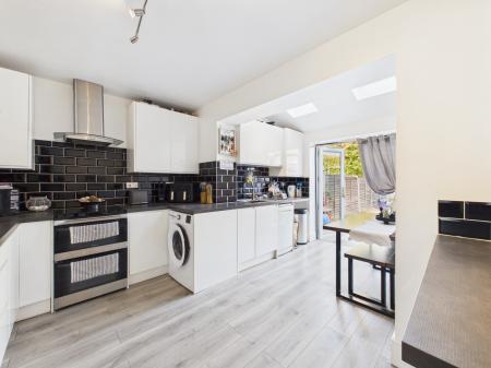 2 bedroom Town house for sale in Stratfield Avenue, Tadley, RG26