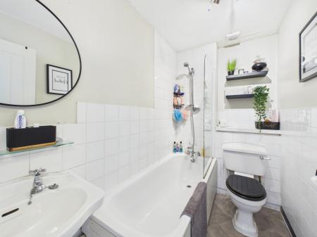 2 bedroom Town house for sale in Stratfield Avenue, Tadley, RG26
