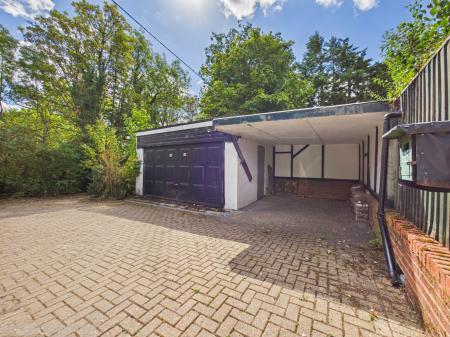3 bedroom Detached house for sale in Winston Avenue, Tadley, RG26