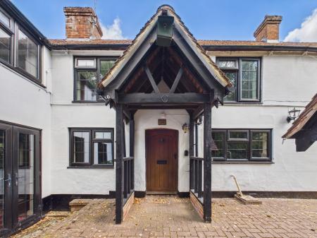 3 bedroom Detached house for sale in Winston Avenue, Tadley, RG26