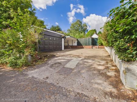 3 bedroom Detached house for sale in Winston Avenue, Tadley, RG26