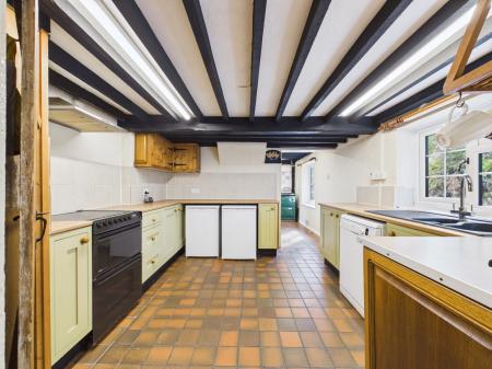 3 bedroom Detached house for sale in Winston Avenue, Tadley, RG26