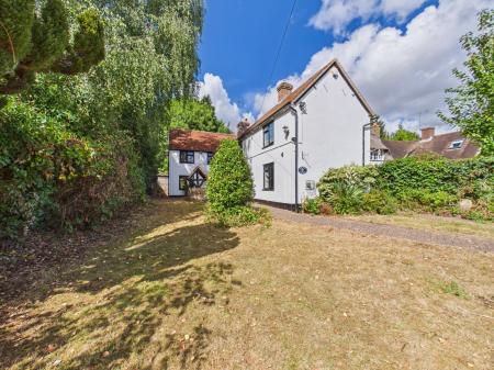 3 bedroom Detached house for sale in Winston Avenue, Tadley, RG26