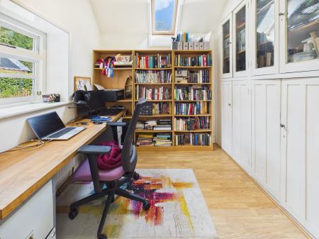 4 bedroom Semi-detached house for sale in Church Cottages, Silchester Road, Little London, RG26