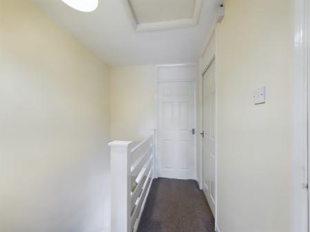 2 bedroom Terraced House to let in Compton Close, Hook, RG27