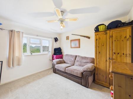 2 bedroom Semi-detached house for sale in Franklin Avenue, Tadley, RG26