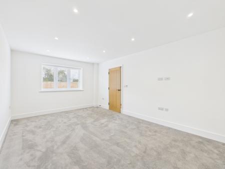 4 bedroom Detached house to let in Aldermaston Road, Pamber Green, Tadley, RG26