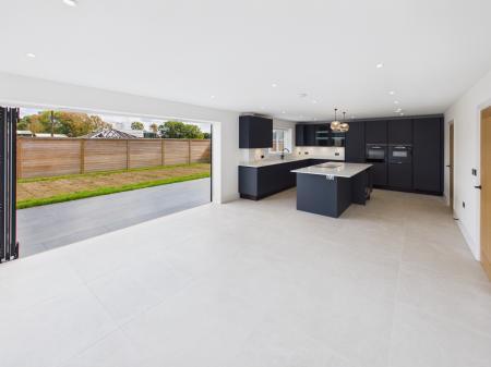 4 bedroom Detached house to let in Aldermaston Road, Pamber Green, Tadley, RG26